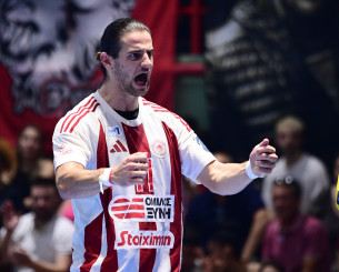 Ανώτερος ο Ολυμπιακός, κέρδισε ξανά την ΑΕΚ και είναι μια νίκη μακριά από τον τίτλο!