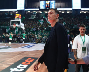 Υπό έντονες αποδοκιμασίες η είσοδος του Γιώργου Μπαρτζώκα στο ΟΑΚΑ (video)