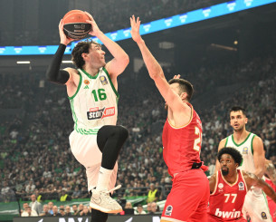 Παράσταση 16 πόντων για τον Οσμάν στο πρώτο ημίχρονο (video)