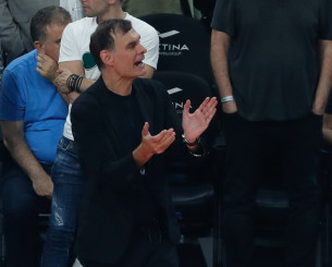 Μπαρτζώκας: «Ρωτήστε τον Αταμάν τι έγινε με το λάβαρο, εγώ δε το έχω κάνει ποτέ»