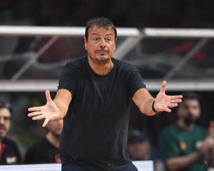 Αταμάν: «Ήρθαν με την ελληνική σημαία, πόσοι Έλληνες παίζουν στον Ολυμπιακό; Ένας!» (video)