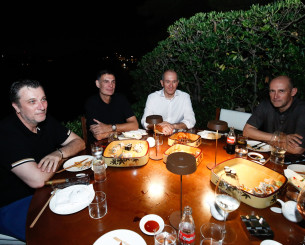 Το δείπνο των πρωταθλητών: Εικόνες από τη γιορτή του Ολυμπιακού