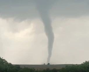 Σίφουνας στην Οκλαχόμα έστειλε το αεροπλάνο των Πέισερς 177 χιλιόμετρα μακριά