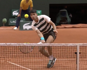 Το fair play του Αλκαράθ σε κερδισμένο πόντο που μάγεψε το κοινό του Roland Garros (video)