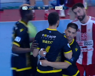 Ένταση ανάμεσα σε Μάτιτς και Πασσιά στο ΑΕΚ-Ολυμπιακός (video)