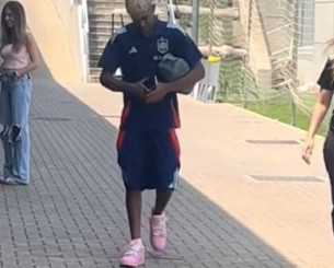 Έκαναν θραύση τα παπούτσια του Γιαμάλ - Ξεχώρισε το χρώμα και η τιμή τους (video)