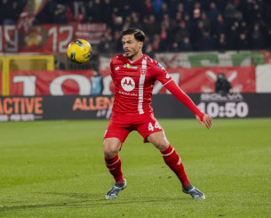 Σε πρώτο πλάνο ο Αντρέα Καρμπόνι για τον αριστεροπόδαρο στόπερ στον Παναθηναϊκό