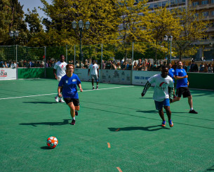 Ένα ξεχωριστό ποδοσφαιρικό γήπεδο στήνεται στην καρδιά της πόλης