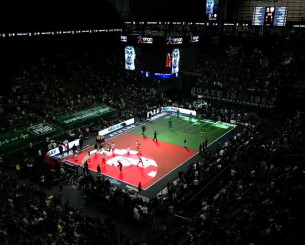 Το εντυπωσιακό Glassfloor του ΟΑΚΑ χωρισμένο σε κόκκινο και πράσινο (video)