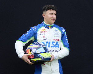 Τι κοινό έχει ο Χάντζαρ με τον Νεύτωνα και γιατί το κράνος του Γάλλου αποτελείται από τύπους φυσικής