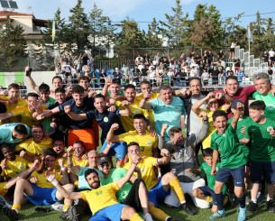 Ο Αραβίδης «νίκησε» τον Μανωλά και ο πρόεδρος του Πανιώνιου πανηγύρισε την άνοδο στη Γ' εθνική