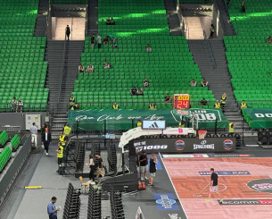 Πλέξιγκλας στο ΟΑΚΑ πίσω από τον πάγκο του Ολυμπιακού (video)