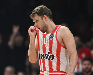 Βεζένκοφ: «Βγήκαν όλα τα παιδιά μπροστά, είμαι πολύ περήφανος»