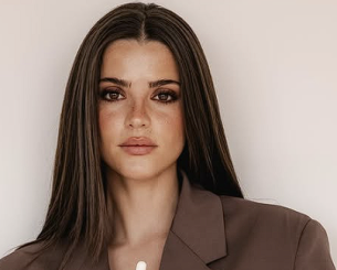 Αυτή είναι η καλλονή σύντροφος του Γιόκερες που θέλει να χαλάσει τη μεταγραφή του στην Άρσεναλ