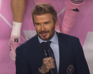 Σπουδαία διάκριση για τον Μπέκαμ - Θα στεφθεί ιππότης από τον Βασιλιά Κάρολο