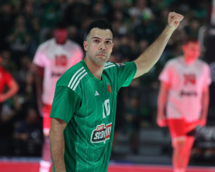 Μια γροθιά για να μετατρέψει την «πάσα» του ΣΕΦ σε... ασίστ τίτλου