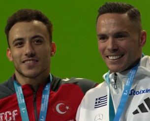 Η στιγμή της απονομής του 8ου χρυσού μεταλλίου στον Λευτέρη Πετρούνια (video)