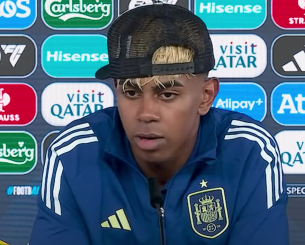 Άλλαξε ξανά λουκ ο Γιαμάλ - Έβαψε και κούρεψε τα μαλλιά του (video)