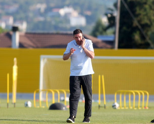 Η ισπανική λίστα του Ρέγες για τον διάδοχο του Ουζουνίδη