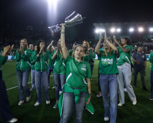 Υπόκλιση - Η Πέννυ Ρόγκα νίκησε τον καρκίνο και επιστρέφει επίσημα στα γήπεδα