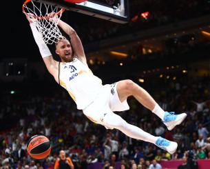 Η Ρεάλ δεν χαρίστηκε στη Μάλαγα και την «ισοπέδωσε» παίρνοντας προβάδισμα στη σειρά