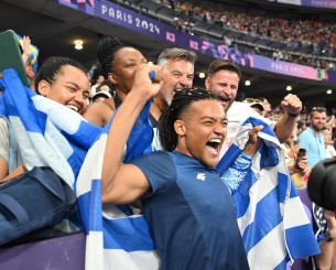 Συγκινεί ο Καραλής: «Για κάποια παιδιά στο σχολείο εγώ και η αδερφή μου ήμασταν απλώς τα μαυράκια»