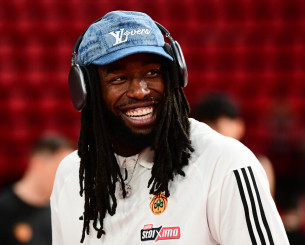 Στο Παρίσι αλλά ντυμένος... Roca Boy ο Ματίας Λεσόρ