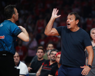 Αταμάν: Οι δηλώσεις για τις ελληνικές σημαίες στο ΣΕΦ άναψαν «φωτιές» και στις τουρκικές εφημερίδες