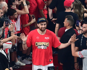 Ο Μιλουτίνοφ πέτυχε double double για τον Ολυμπιακό σε ματς τίτλου 29 χρόνια μετά