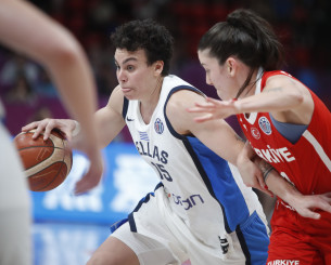 Η Σπανού έπαιξε 40 λεπτά και με ηγετική εμφάνιση αποθεώθηκε από την FIBA: «Άρτεμις Σπανού-λης»