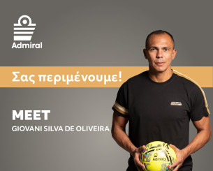 Ο Giovanni Silva de Oliveira στο νέο κατάστημα της Admiral στον Πειραιά