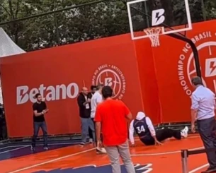 Ο Γιάννης Αντετοκούνμπο έφαγε μία επική τούμπα στην προσπάθειά του να καρφώσει (video)