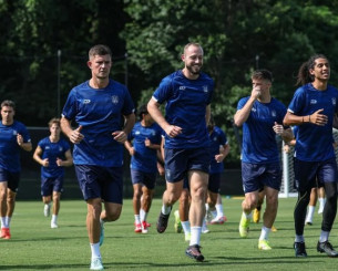 Οι παίκτες της Όκλαντ Σίτι αμείβονται με 300 ευρώ τον μήνα από το ποδόσφαιρο και πίνουν μπύρες μετά τα ματς