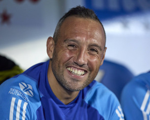 Είδες ποτέ σου πόσο φως κρύβεται σ' ένα τραύμα