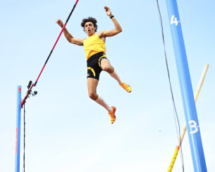 Μόντο Ντουπλάντις: Πόσα χρήματα βγάζει από τα παγκόσμια ρεκόρ ο απόλυτος σταρ του στίβου;