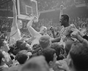 Τα... στοιχειωμένα ρεκόρ των τελικών του NBA - Απειλείται φέτος κάποιο από Πέισερς ή Θάντερ;