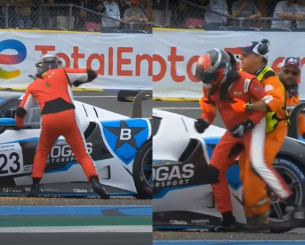 Σε αμόκ οδηγός στο Le Mans: Γρονθοκοπεί αμάξι αντιπάλου και τον κρατάνε για να μην το σπάσει (video)