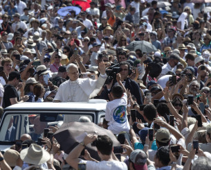 Ο Πάπας στο Βατικανό τραγουδά σύνθημα της αγαπημένης του ομάδας με Αμερικάνους πιστούς (video)