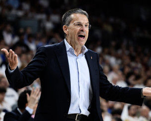 Πώς θα μπορούσαν να γίνουν συντομότεροι οι αγώνες μπάσκετ; Ο προπονητής της Βαλένθια απαντά (video)