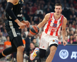 Το... ερυθρόλευκο ποστάρισμα του Πετρούσεφ