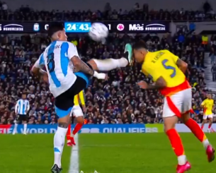 Σοκαριστικός τραυματισμός για τον Καστάνο της Κολομβίας μετά από «καρατιά» του Έντσο Φερνάντες (video)