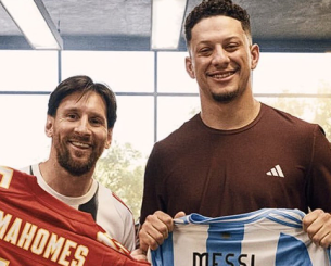 Συνάντηση... γιγάντων: Μέσι και Μαχόμς συναντήθηκαν και αντάλλαξαν φανέλες