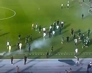 Χάος στο ντέρμπι της Λιβύης - Παίκτης τραυμάτισε διαιτητή και οπαδοί έβαλαν φωτιά στο πούλμαν της ομάδας