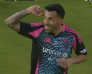 Ο Τέβεζ επέστρεψε στο «Old Trafford», έβαλε 4 γκολάρες και... αποδοκιμάστηκε από τον κόσμο! (video)