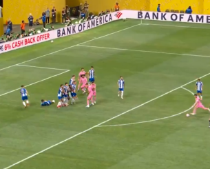 Ο Μέσι φέρνει «τούμπα» το ματς και κάνει το 2-1 με «αριστουργηματική» εκτέλεση φάουλ (video)