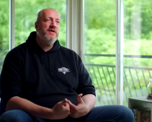 Η συγκινητική ιστορία του Φρεντερίκ Βάις: «Μου πήρε χρόνο να ξεφορτωθώ τους δαίμονές μου»