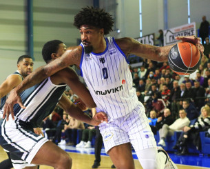 Κρατάει και τον Ρομέλο Ουάιτ η Καρδίτσα