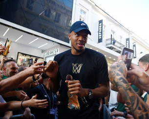 Ξεπερνά και τον Εμπαπέ σε έσοδα ο Γιάννης Αντετοκούνμπο σύμφωνα με τη λίστα Forbes