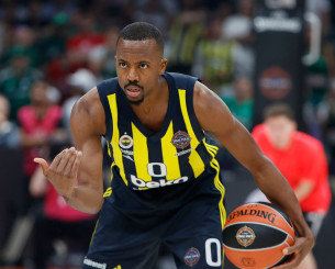 Παρελθόν από την Φενέρμπαχτσε ο Έρικ ΜακΚόλουμ