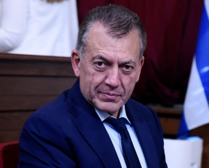 Ο Βρούτσης προανήγγειλε την κατασκευή κλειστού γηπέδου μπάσκετ στη Σύρο